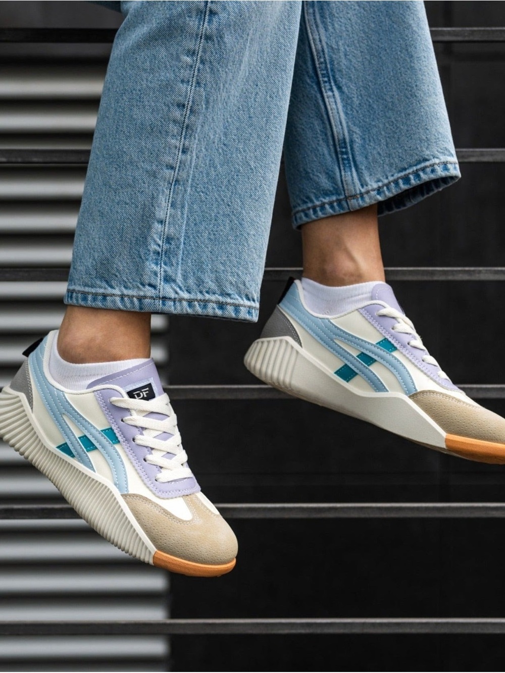 DF Cloudea™ Sneakers
Purple & Blue / 9